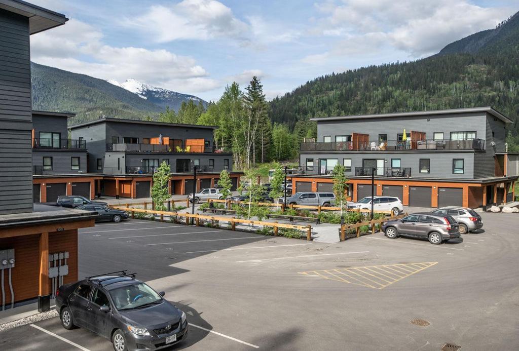 The Mac Shack By Revelstoke Vacations Apartment Exterior foto